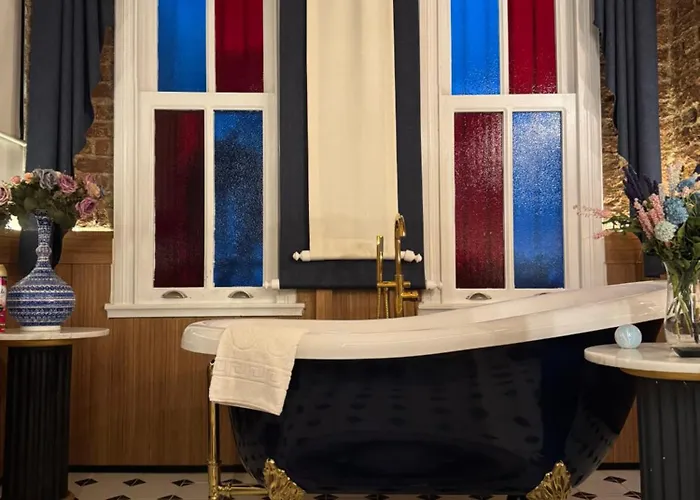 Apartment Allegory Of Taksim